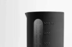 BLIM PLUS Dzbanek z miarką 0,5 l czarny