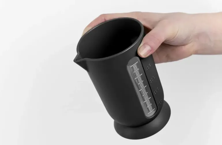 BLIM PLUS Dzbanek z miarką 0,5 l czarny
