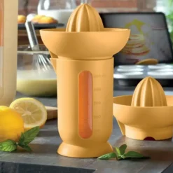 BLIM PLUS Wyciskarka do cytrusów z dzbankiem 0,5 l żółta / produkt innowacyjny