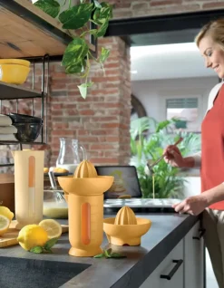 BLIM PLUS Wyciskarka do cytrusów z dzbankiem 0,5 l czarna / produkt innowacyjny
