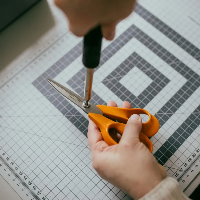 FISKARS CLASSIC Nożyczki kuchenne 18 cm ząbkowane ostrze / stal nierdzewna (6 generacja)
