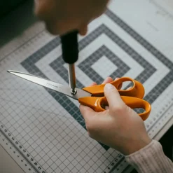 FISKARS CLASSIC Profesjonalne nożyczki krawieckie 25 cm / stal nierdzewna (6 generacja)