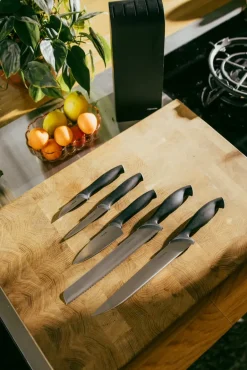 FISKARS CONTROL 1073023 Zestaw 5 noży kuchennych w czarnym bloku + Ostrzałka Edge