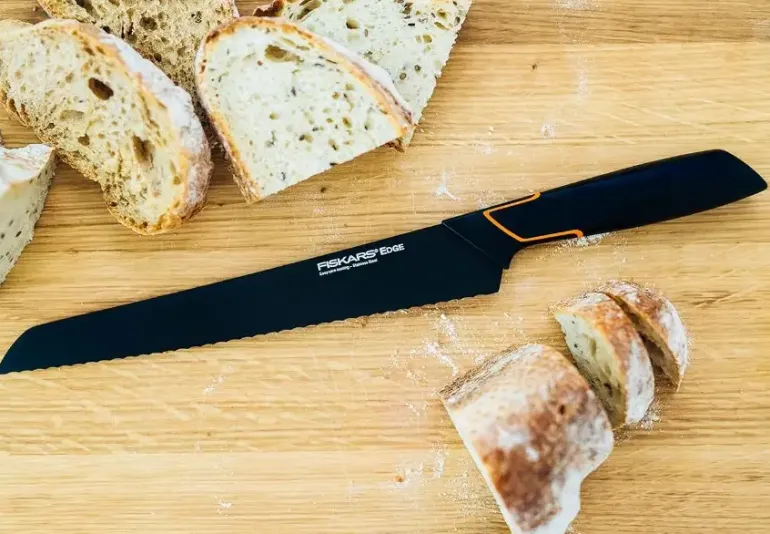FISKARS EDGE Komplet 7 noży kuchennych + ostrzałka Essential / japońska stal nierdzewna
