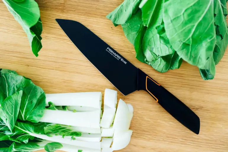 FISKARS EDGE Komplet 7 noży kuchennych + ostrzałka Essential / japońska stal nierdzewna