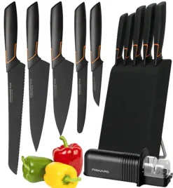 FISKARS EDGE 1003099 Zestaw 5 noży kuchennych w bloku czarnym / stal 420J2 / czarne ostrza + OSTRZAŁKA Essential