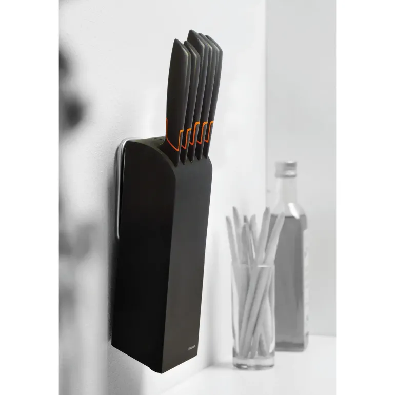 FISKARS EDGE 1003099 Zestaw 5 noży kuchennych w bloku czarnym / stal 420J2 / czarne ostrza + OSTRZAŁKA Essential