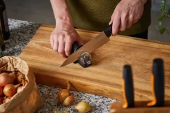 FISKARS ESSENTIAL Ostrzałka do noży kuchennych uniwersalna / Roll-Sharp™ / 1065598