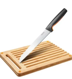 FISKARS FUNCTIONAL FORM 10577561+1057551 Komplet 4 noży kuchennych + deska do krojenia 35x25 cm w pudełku + ostrzałka ceramiczna Essential Roll-Sharp