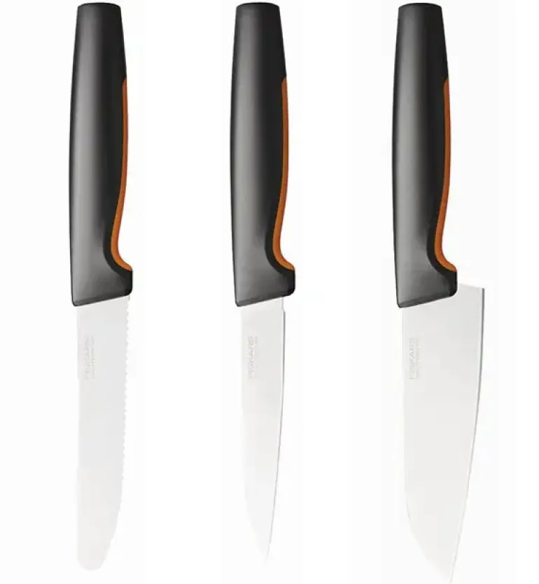 FISKARS FUNCTIONAL FORM 1057556+1057551 Komplet 4 noży kuchennych + deska do krojenia 35x25 cm + ostrzałka ceramiczna Essential Roll-Sharp