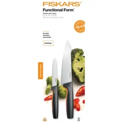 FISKARS FUNCTIONAL FORM 1057557+1057551 Komplet 3 noży kuchennych + deska do krojenia 35x25 cm w pudełku + ostrzałka ceramiczna Essential Roll-Sharp