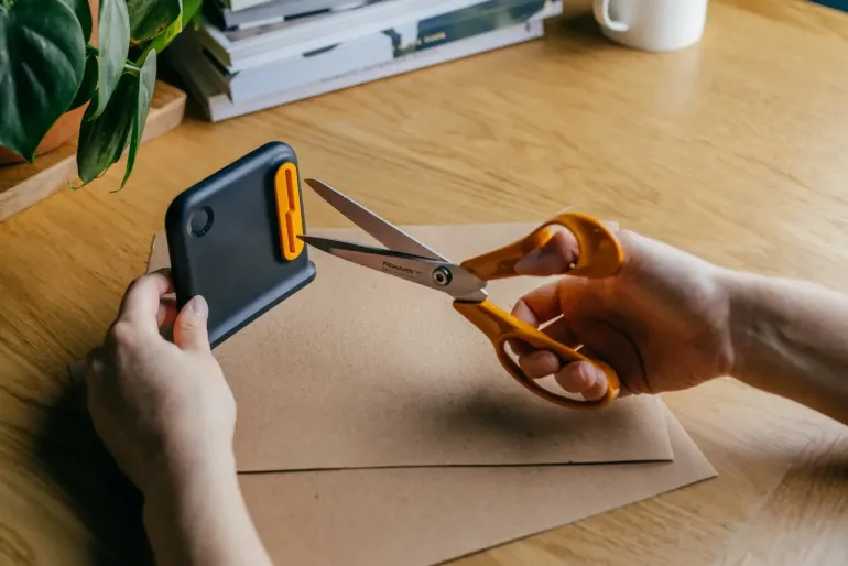 FISKARS FUNCTIONAL FORM 1081190 Ostrzałka do nożyczek Clip-Sharp