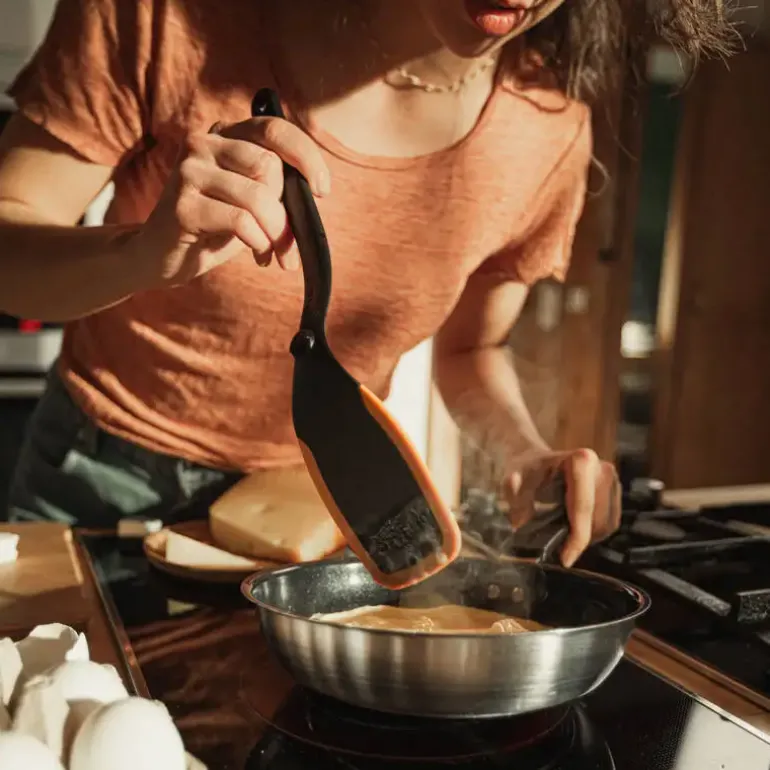 FISKARS FUNCTIONAL FORM 1027300 Szpatułka kuchenna 32,5 cm / tworzywo sztuczne