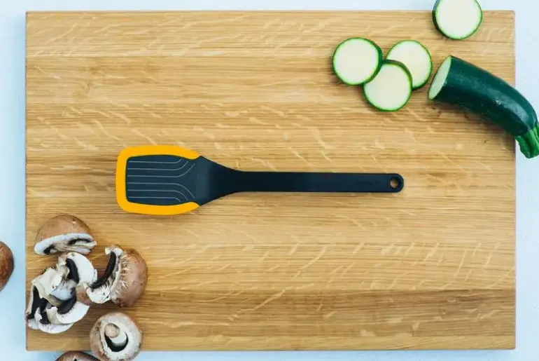 FISKARS FUNCTIONAL FORM 1027300 Szpatułka kuchenna 32,5 cm / tworzywo sztuczne