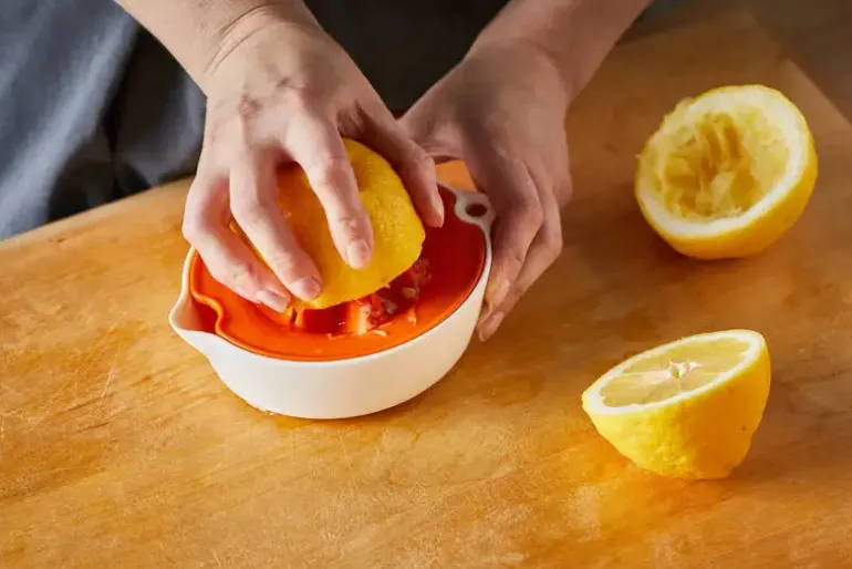 FISKARS FUNCTIONAL FORM 1016125 Wyciskarka do cytrusów / tworzywo sztuczne