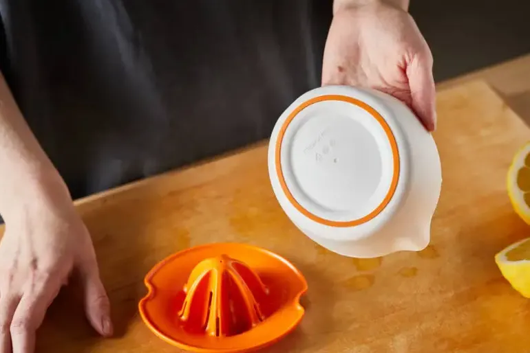 FISKARS FUNCTIONAL FORM 1016125 Wyciskarka do cytrusów / tworzywo sztuczne