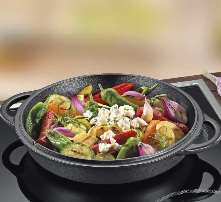 KUCHENPROFI BBQ Garnek żeliwny z pokrywką 2w1 / 5,7 l / FreeForm