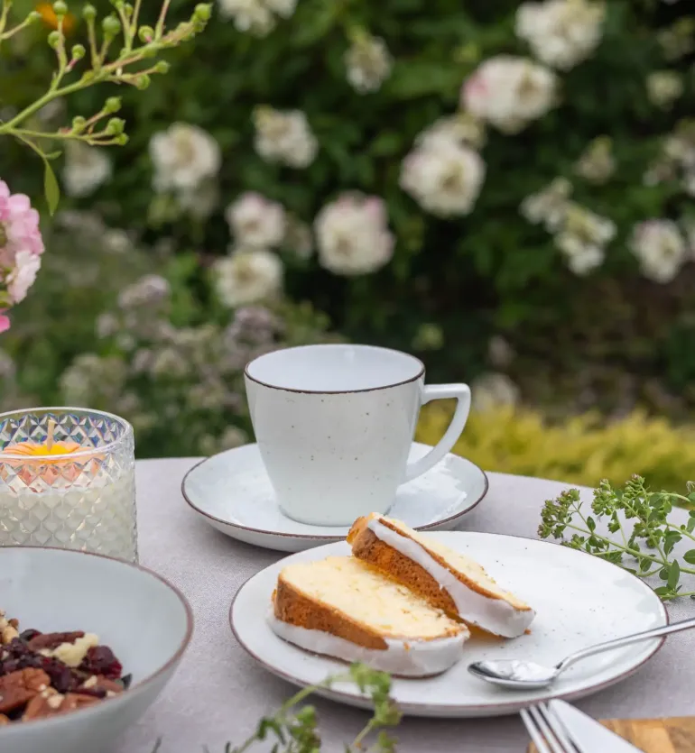 LUBIANA BOSS 6630U Serwis obiadowo - kawowy 90 el / 18 osób / budyniowy / porcelana ręcznie malowana