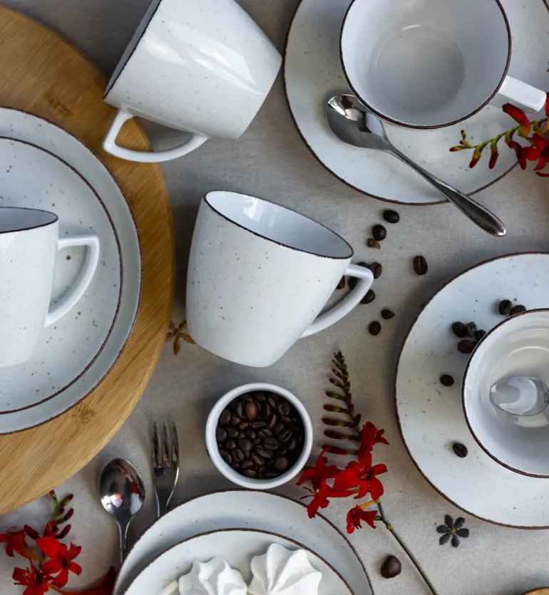 LUBIANA BOSS 6630U Serwis obiadowo - kawowy 90 el / 18 osób / budyniowy / porcelana ręcznie malowana