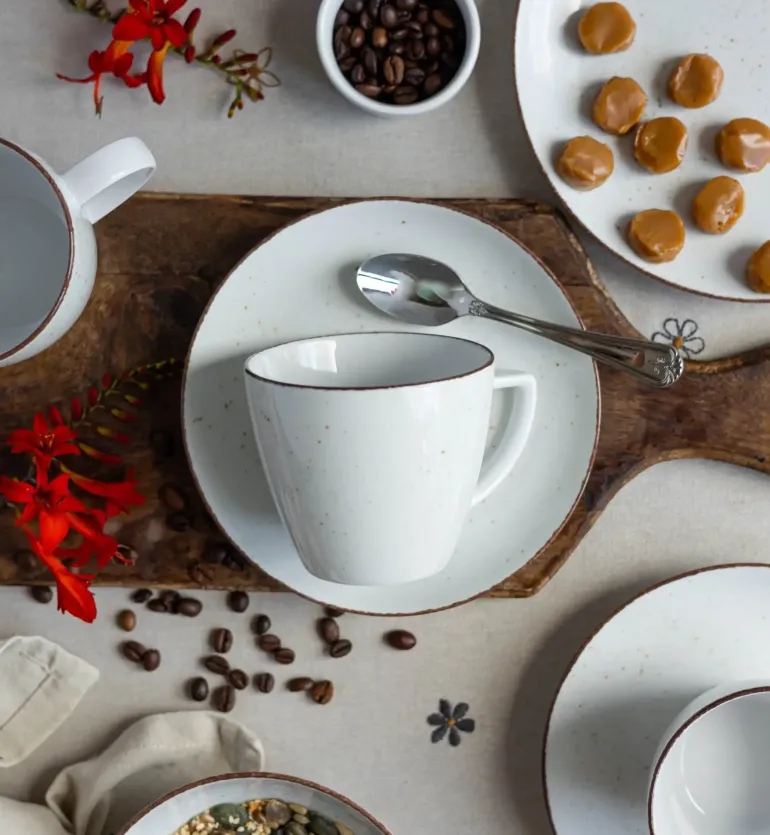 LUBIANA BOSS 6630U Serwis obiadowo - kawowy 90 el / 18 osób / budyniowy / porcelana ręcznie malowana