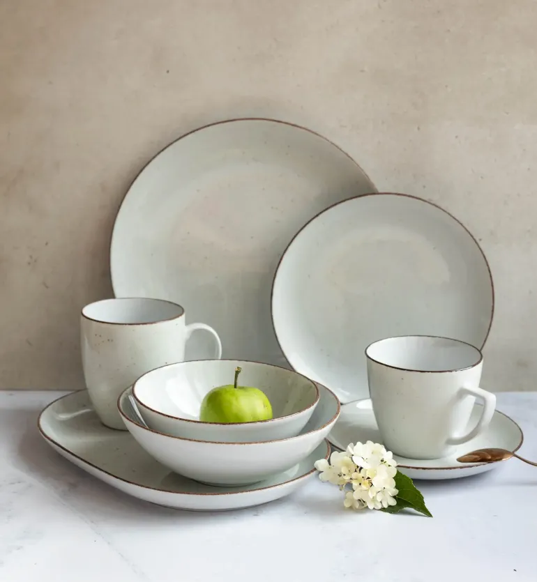 LUBIANA BOSS 6630U Serwis obiadowo - kawowy 72 el / 12 osób / budyniowy / porcelana ręcznie malowana