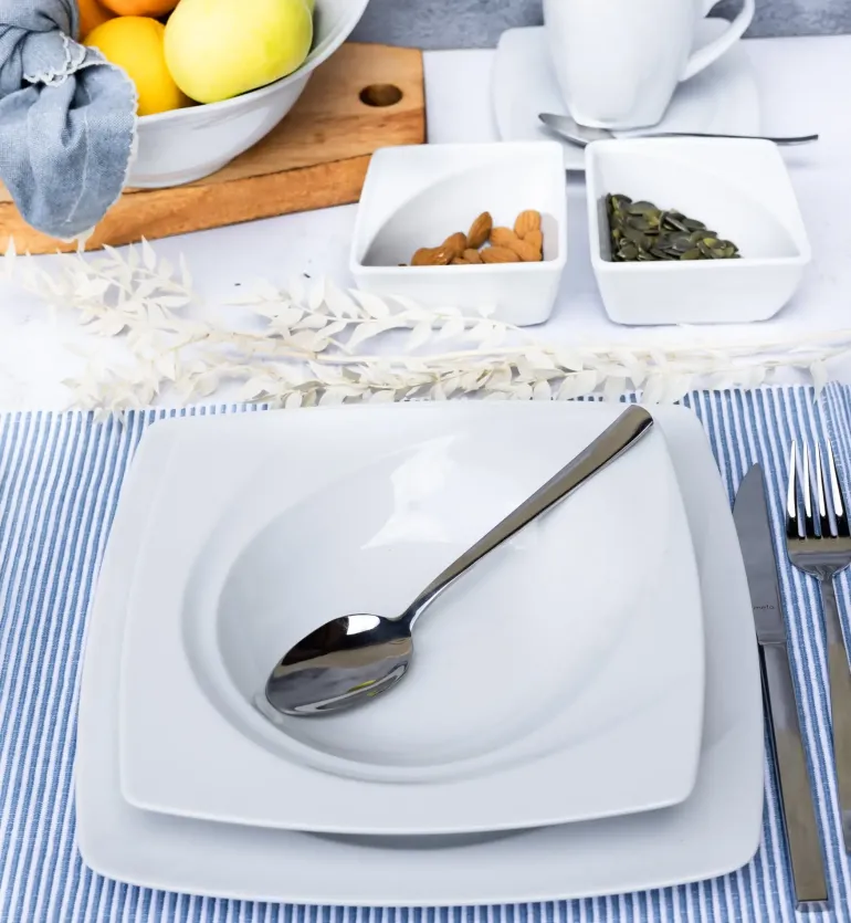 LUBIANA CELEBRATION Serwis obiadowo-kawowy 140 el / 24 os