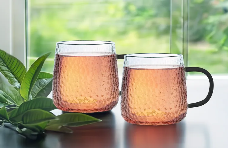 MG HOME | DECO Zestaw 4 szklanek termicznych z uchem 350 ml / czarne