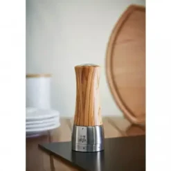 PEUGEOT MADRAS Młynek do pieprzu 16 cm / drewno oliwne