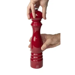 PEUGEOT PARIS Młynek do pieprzu 30 cm / red passion lacquer / drewno bukowe