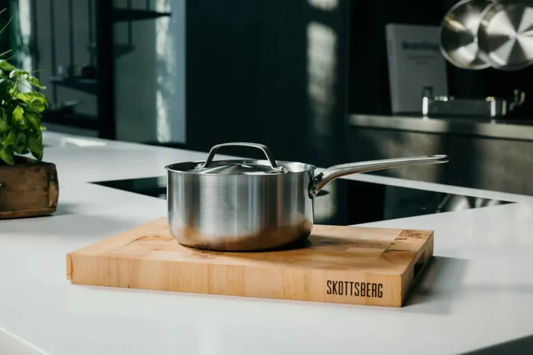 SKOTTSBERG STAINLESS STEEL Rondel 2,2 l pokrywką 18 cm