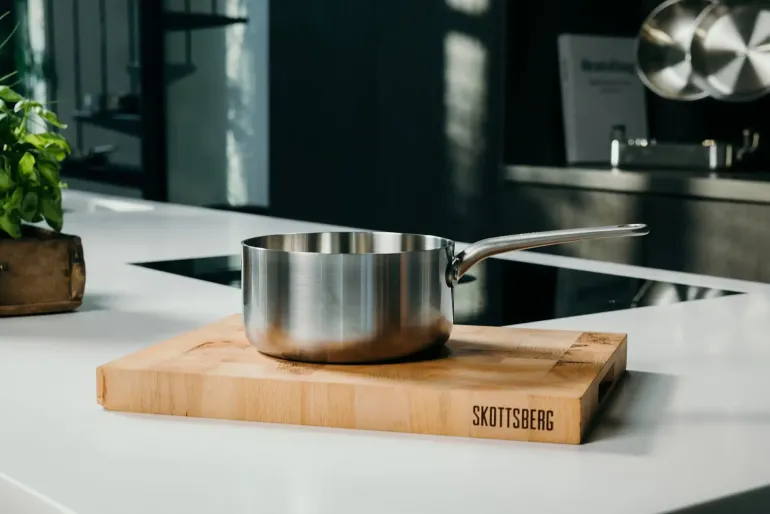 SKOTTSBERG STAINLESS STEEL Rondel 2,2 l pokrywką 18 cm
