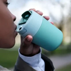 WYPRZEDAŻ! JOSEPH JOSEPH Sipp Kubek podróżny 350 ml / jasnozielony